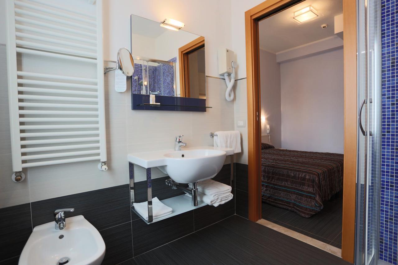 Hotel Caribia Pinarella 3*